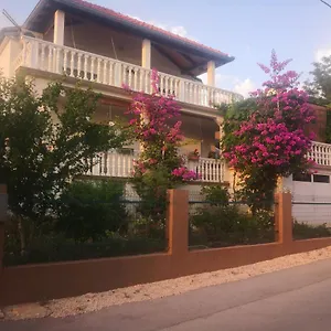 Ana Apartman